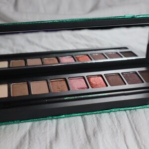 MAC Cosmetics Shiny Pretty Things Eye Party Eyeshadow Palette